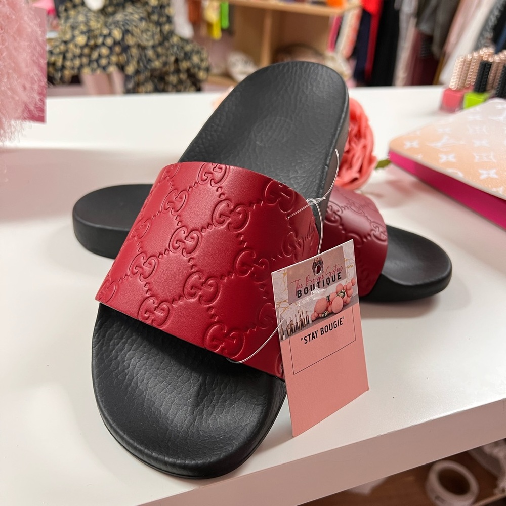 Gucci authentic signature slides unisex